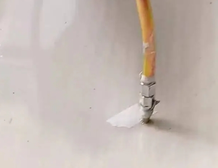 芒康瓷砖空鼓维修公司专业解答在瓷砖铺贴过程中，如果使用的砂料过粗（如全部使用了粗砂），可能会导致以下问题